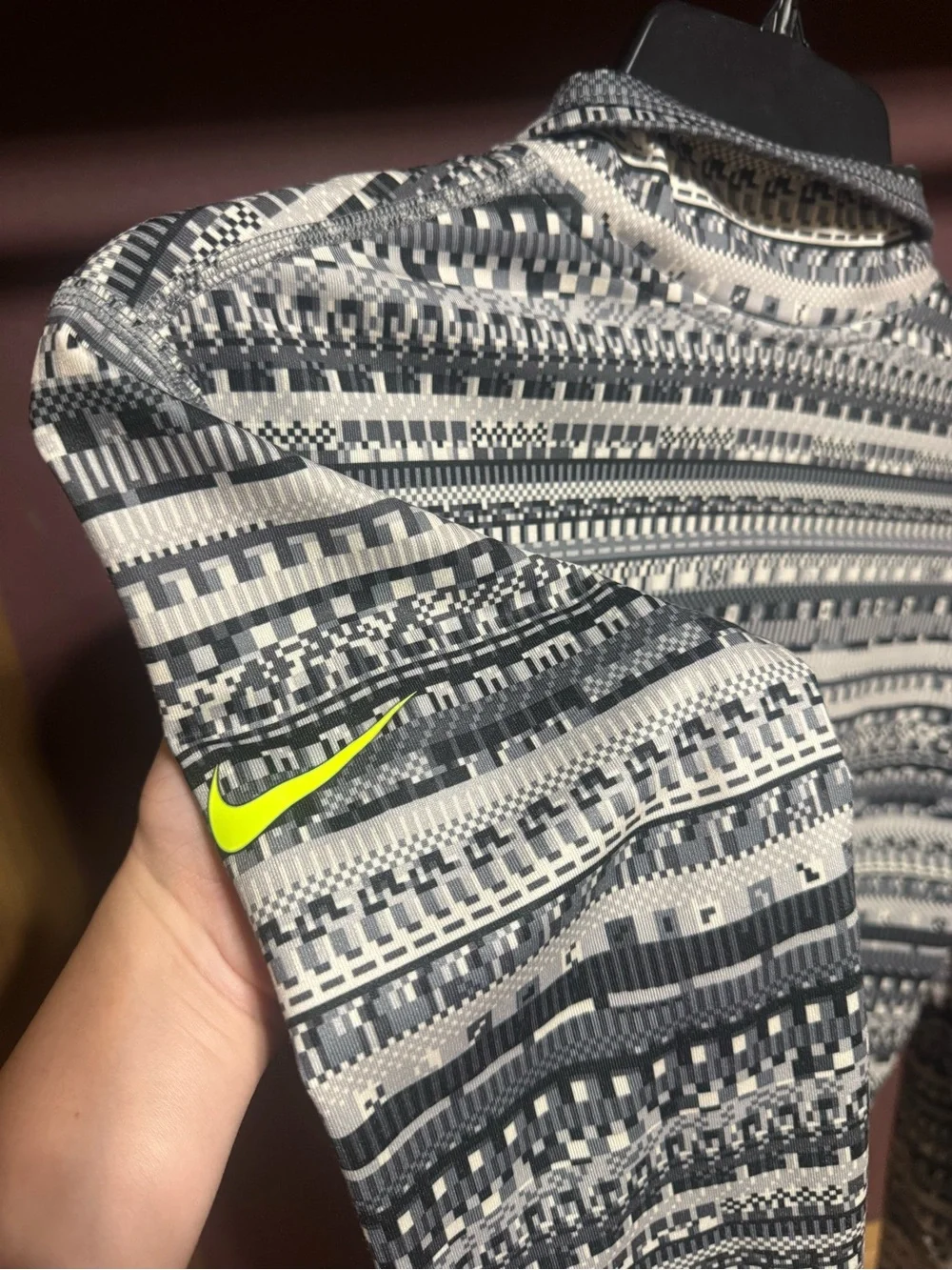 Nike Pro Dri-FIT Women’s L Geometric Print 1/4 Zip Pullover